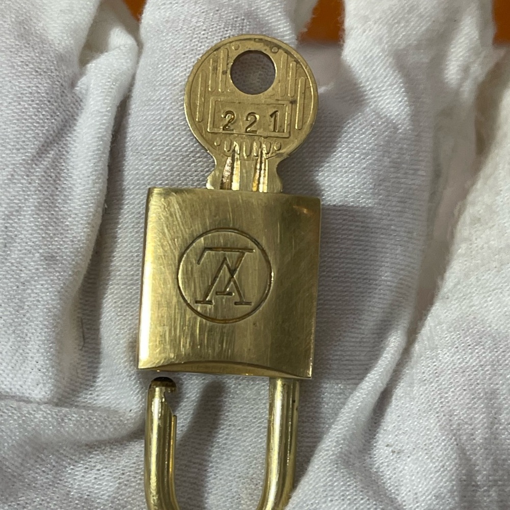 Louis Vuitton #221 Gold Lock with Key